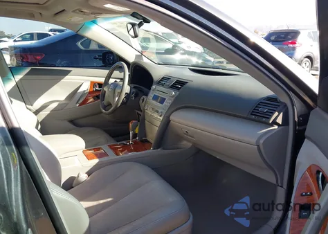 2010 Toyota Camry Base z USA, uszkodzony, nr VIN 4T4BF3EK8AR066519